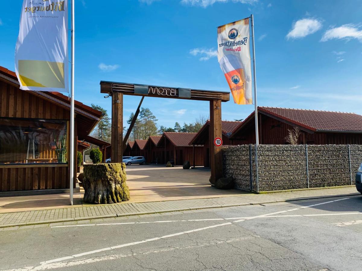 Roadcamp - American Motel & Sportsbar 马尔 外观 照片